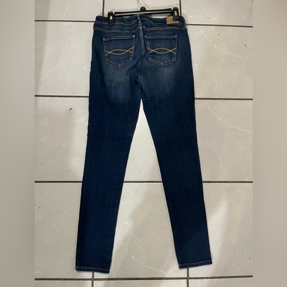 Size 8 Dark Wash Skinny Abercrombie & Fitch jeans! Like new! - Picture 3 of 5